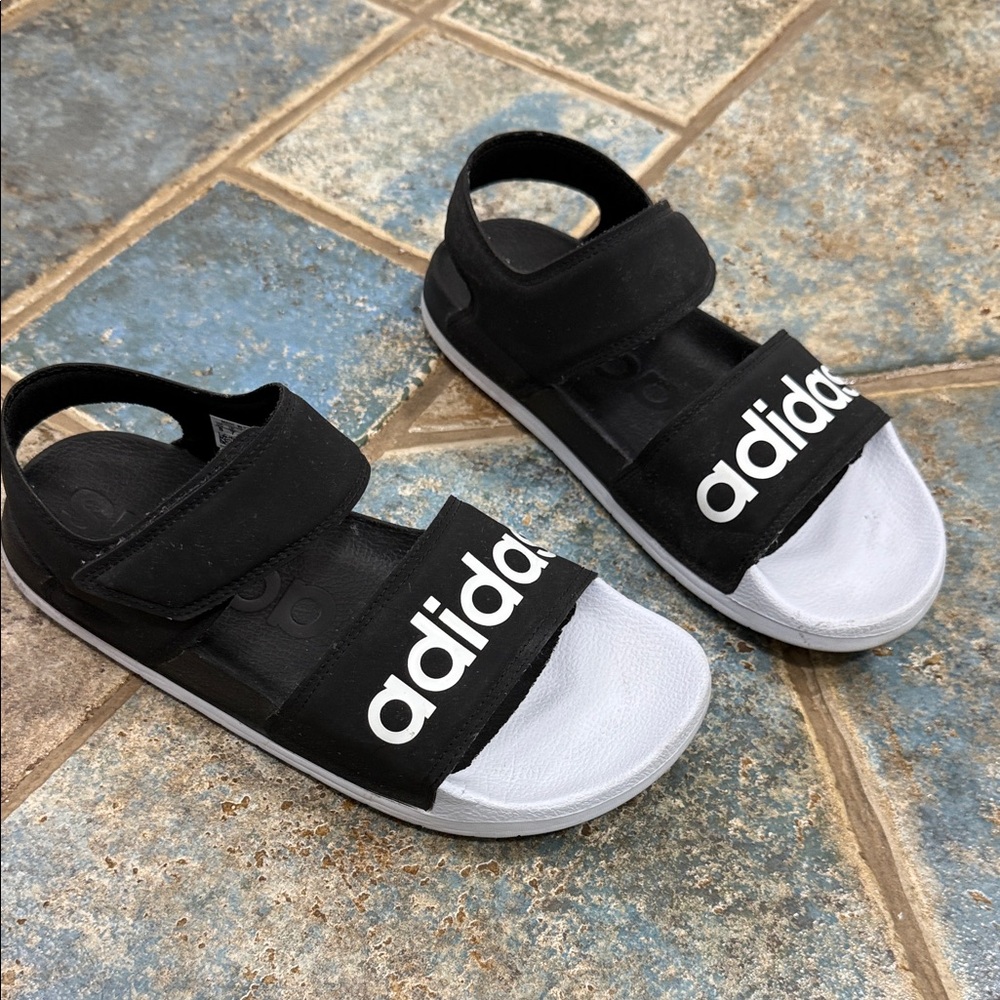 Adidas  women’s size 8 Black and White Sandals - Picture 2 of 6